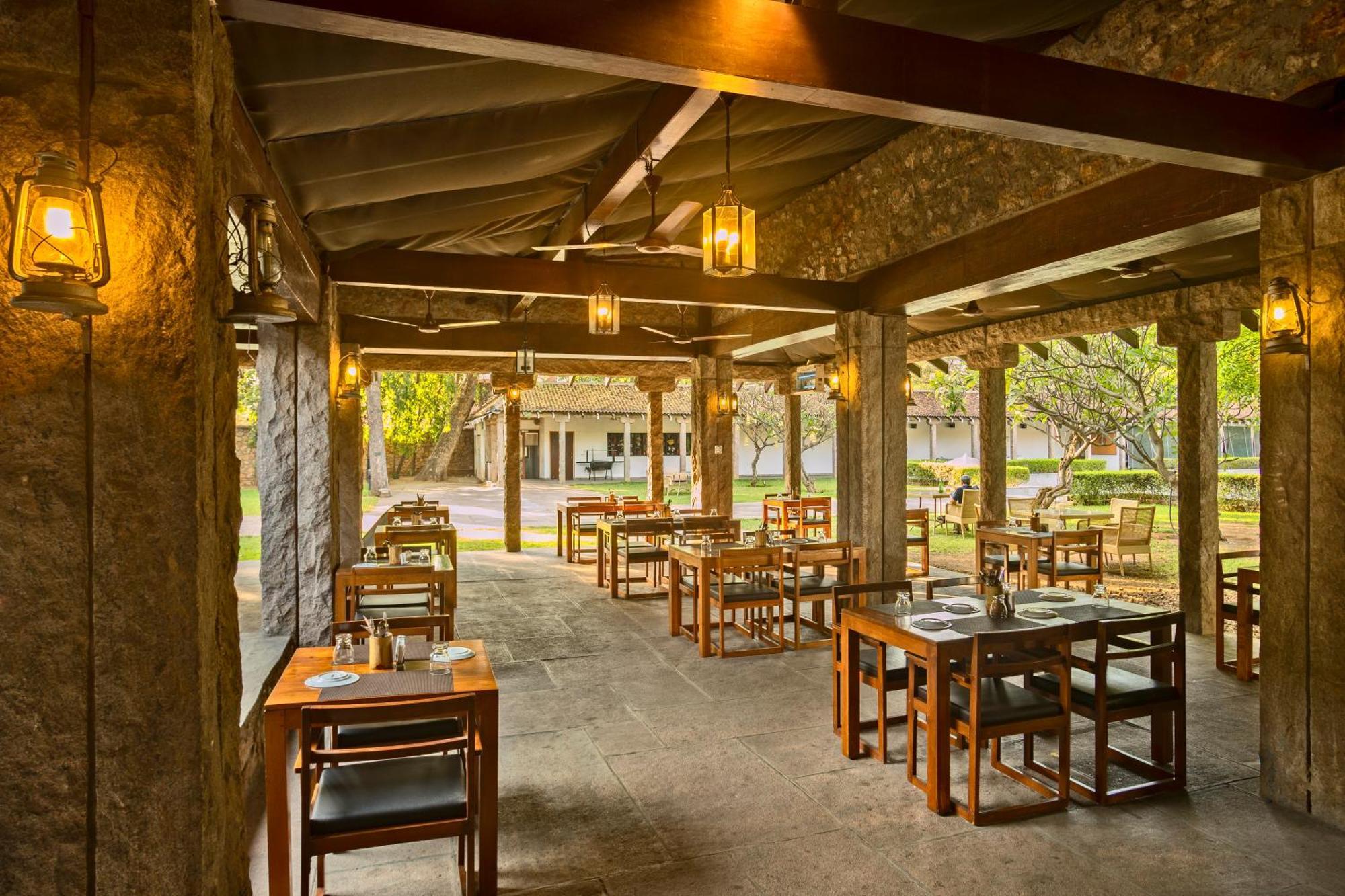 Heritage Madurai Εξωτερικό φωτογραφία The restaurant at the hotel