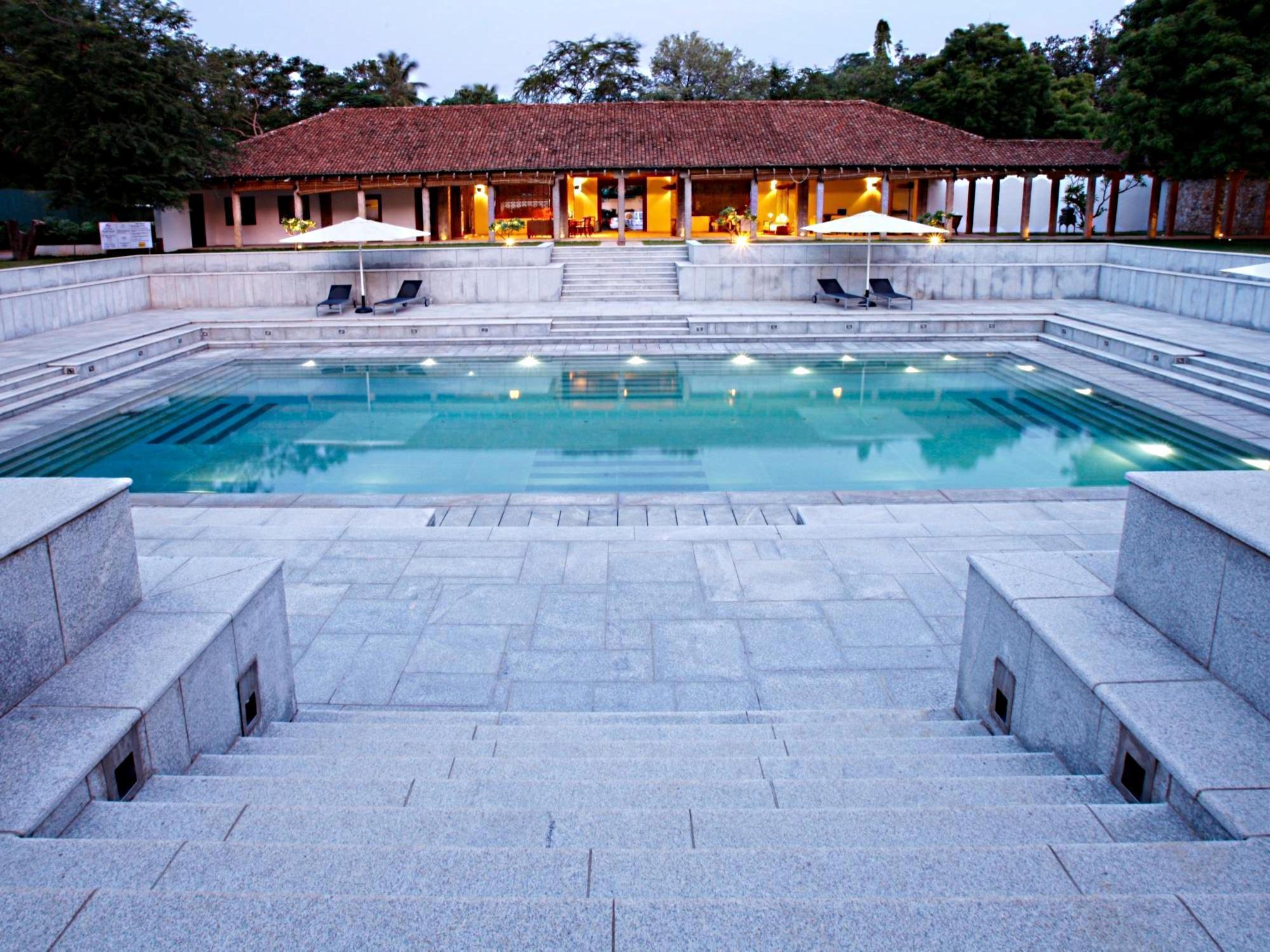Heritage Madurai Εξωτερικό φωτογραφία The swimming pool at the resort