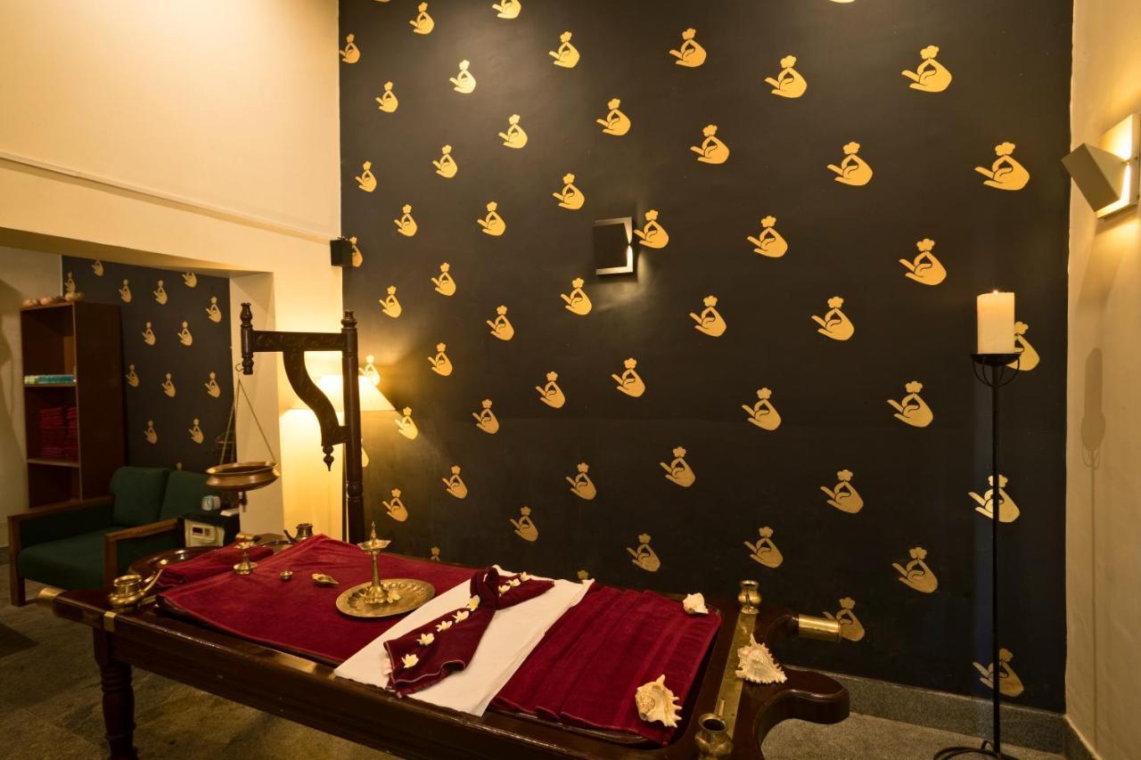 Heritage Madurai Εξωτερικό φωτογραφία Ayurvedic massage table